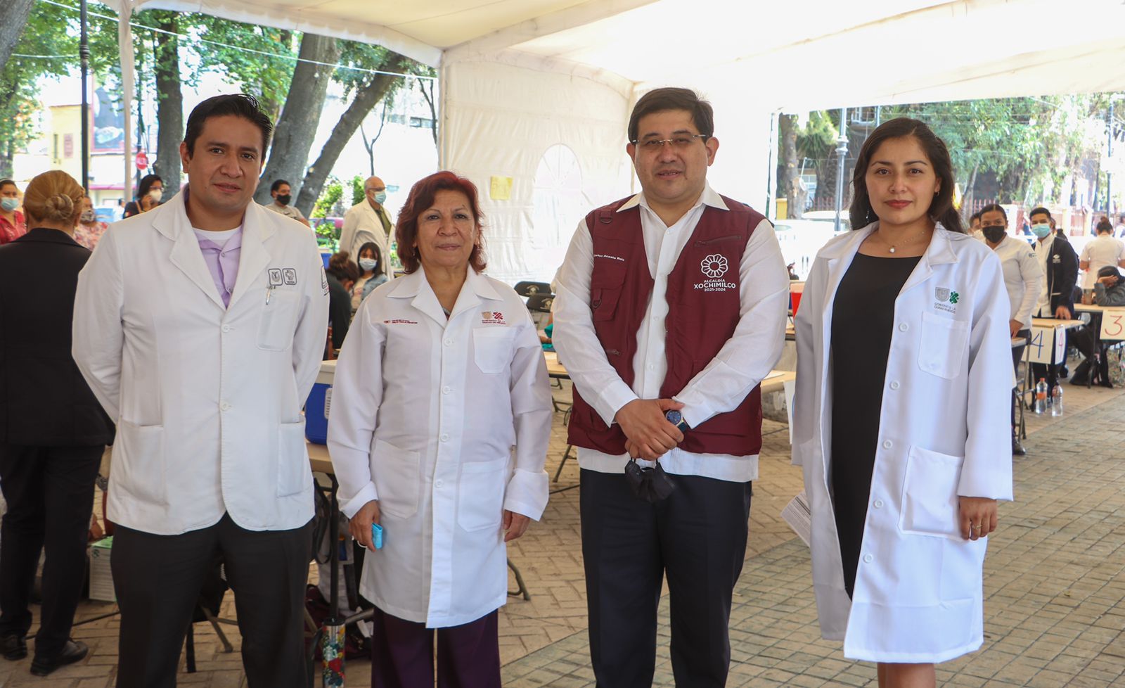 Acosta Ruíz supervisa vacunación de niñas y niños en Xochimilco