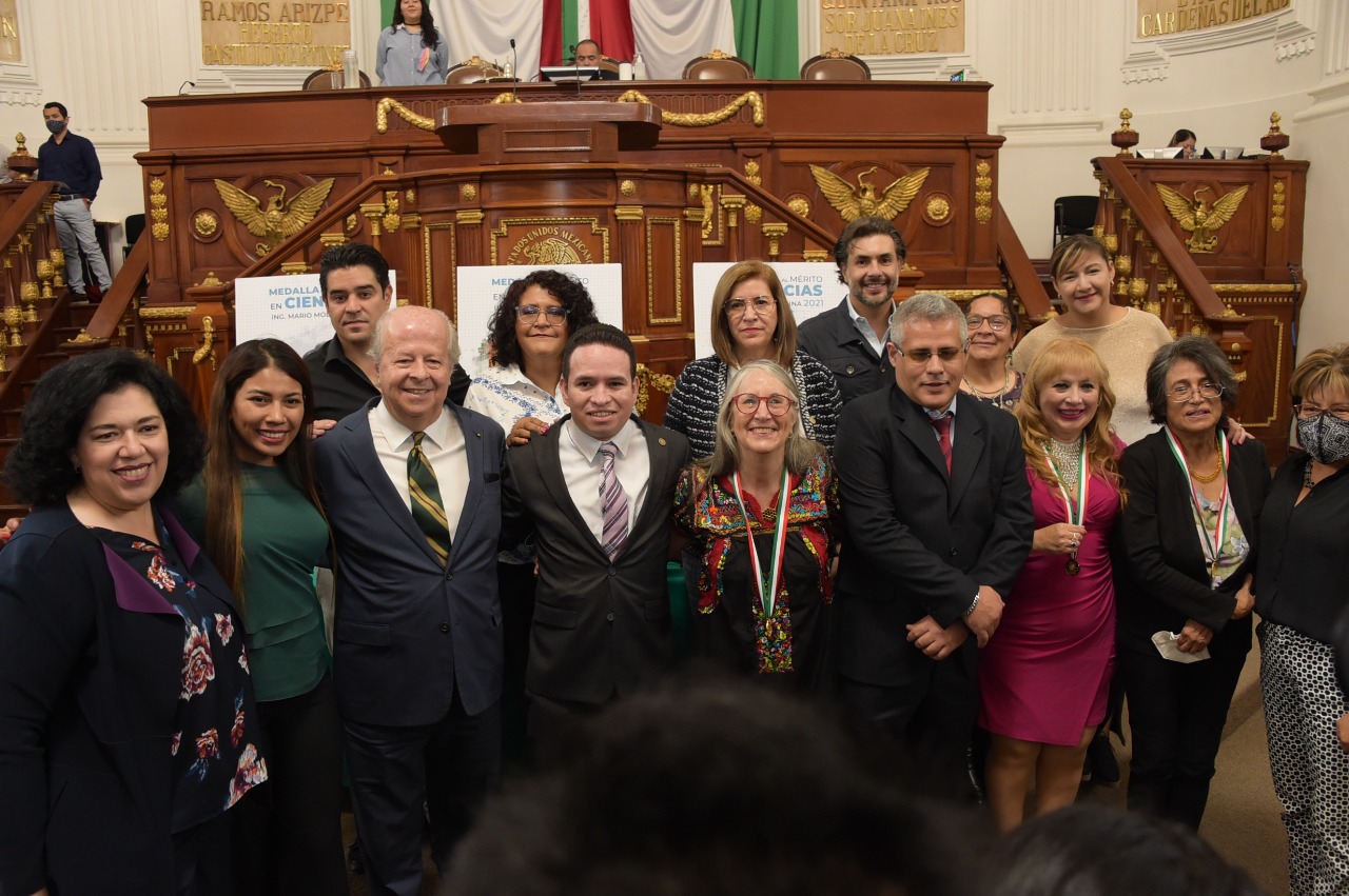 Entregan la Medalla al Mérito en Ciencias 2021
