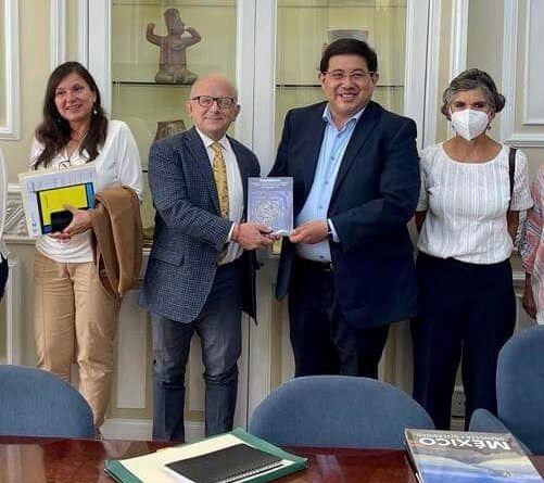 José Carlos Acosta firma convenio con el INAH para preservar el valor histórico de Xochimilco