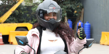 Reparten primeros cascos ‘certificados’ para motociclistas en la CDMX