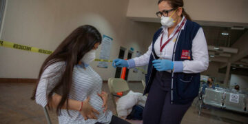 Afirman que vacuna contra Covid-19 protege salud en mujeres embarazadas