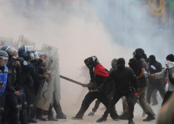 Violencia en marcha del 2 de octubre deja 94 policías lesionados