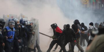 Violencia en marcha del 2 de octubre deja 94 policías lesionados