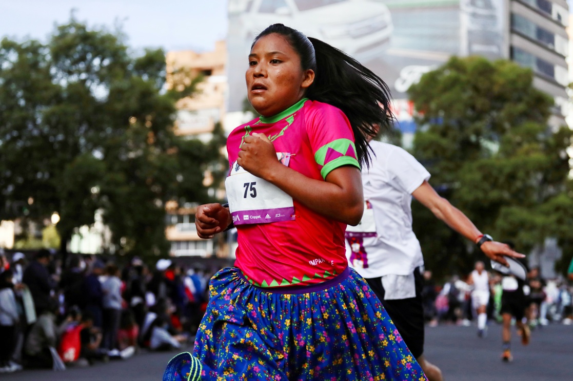 Eclipsa corredora rarámuri a mexicano que borró hegemonía   keniata en el medio maratón de CDMX