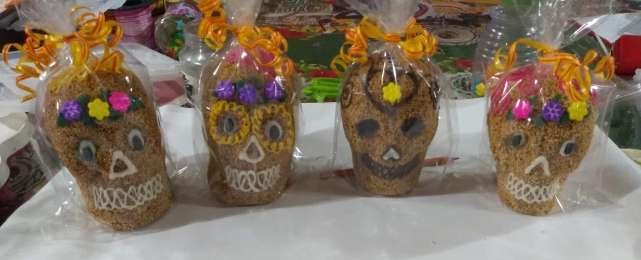 Productores xochimilcas comercializan calaveras de amaranto
