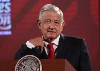 AMLO se contagia de covid-19, dice que su corazón está "al 100"