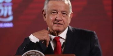 AMLO se contagia de covid-19, dice que su corazón está "al 100"
