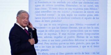Sí habrá libros de texto de la 4T, garantiza AMLO