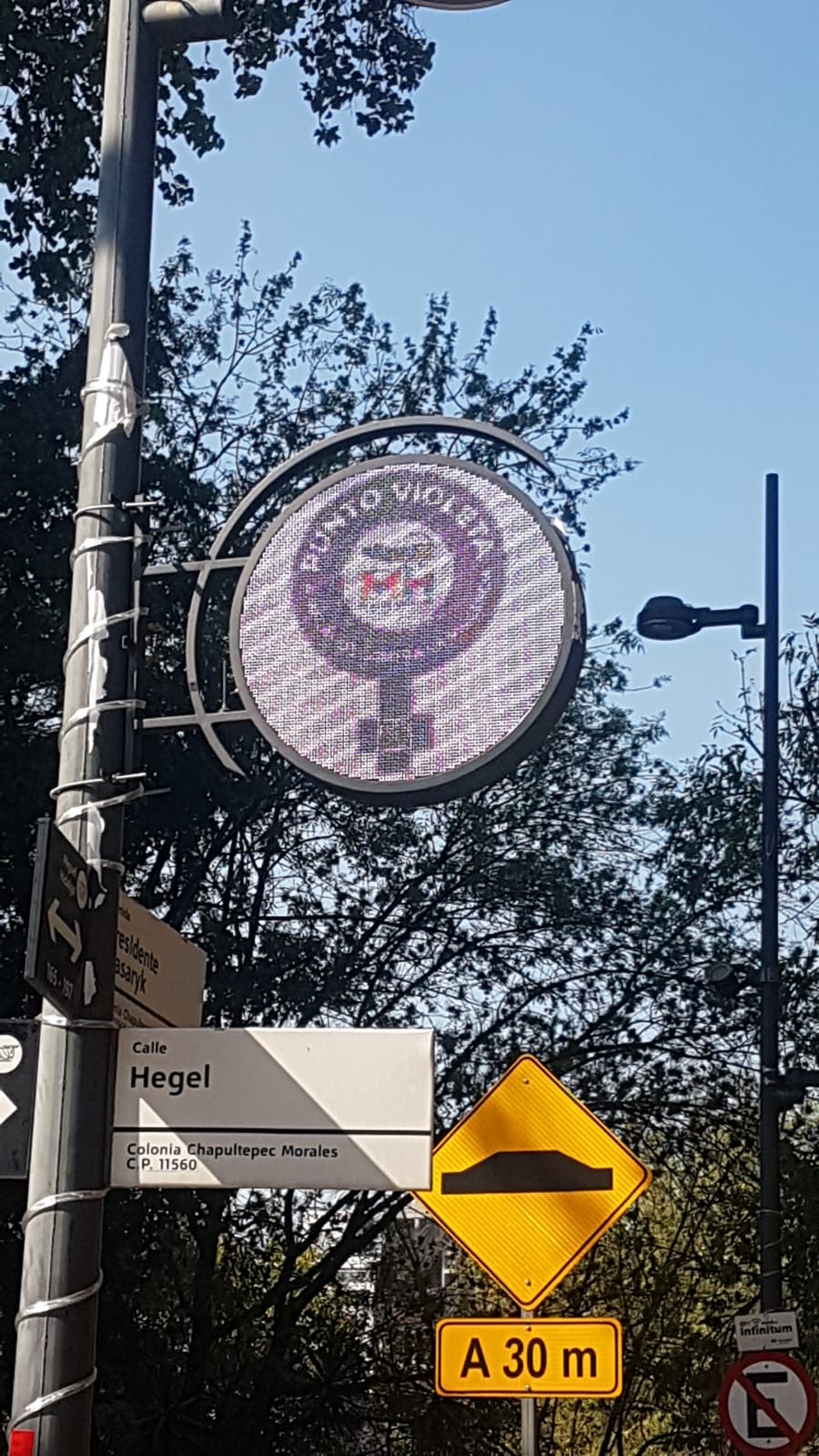 Mauricio Tabe dio permisos a las pantallas de publicidad ilegales en Polanco