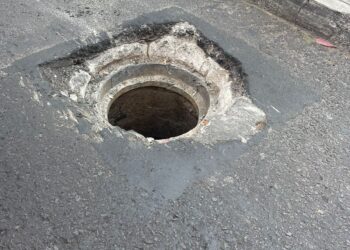 Robo de tapas de coladeras, sin control en la CDMX 