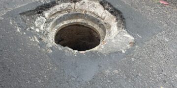 Robo de tapas de coladeras, sin control en la CDMX