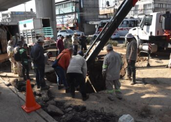 SACMEX y Alcaldía continúan con la reparación de fuga sobre Avenida Tláhuac