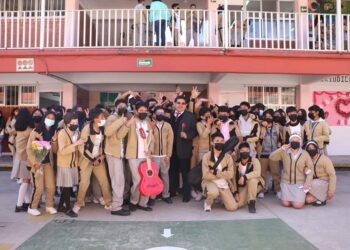 Atiende José Carlos Acosta planteles escolares en Xochimilco