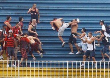 Credencializarán a fanáticos en estadios de futbol