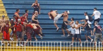 Credencializarán a fanáticos en estadios de futbol
