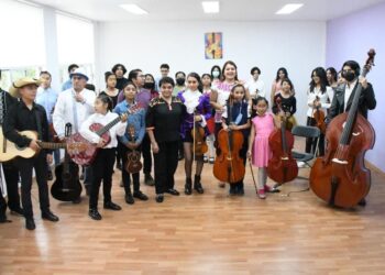 Fundadora del Ballet Folclórico Nacional de México visitó &quot;Escuela para la Vida&quot;, en Tlahuac