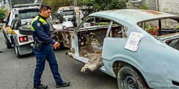 Retiran chatarras de vialidades de Tláhuac para generar seguridad