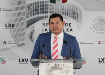 Alejandro Armenta va por candidatura al gobierno de Puebla