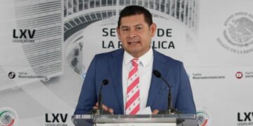 Alejandro Armenta va por candidatura al gobierno de Puebla