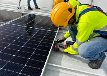 Instalar paneles solares sin rieles, una realidad posible gracias a S-5! que reduce costos y peso contra montaje tradicional