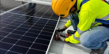 Instalar paneles solares sin rieles, una realidad posible gracias a S-5! que reduce costos y peso contra montaje tradicional
