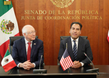 Eduardo Ramírez y Ken Salazar acuerdan mejorar lazos de cooperación entre México y Estados Unidos