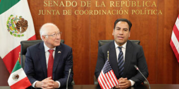 Eduardo Ramírez y Ken Salazar acuerdan mejorar lazos de cooperación entre México y Estados Unidos
