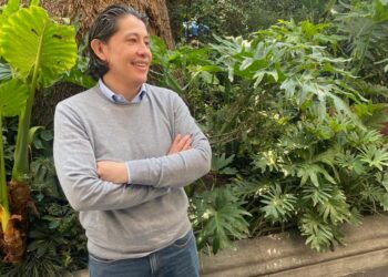 Proveen de computadoras configuradas para trabajar a distancia a extranjeros