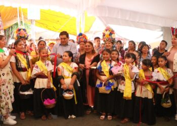 Arranca Feria del Dulce Cristalizado en Xochimilco
