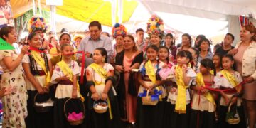 Arranca Feria del Dulce Cristalizado en Xochimilco