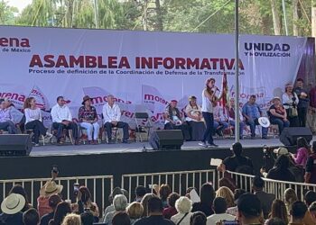 Más de 35 mil personas reciben a Claudia Sheinbaum en Xochimilco