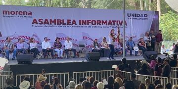 Más de 35 mil personas reciben a Claudia Sheinbaum en Xochimilco