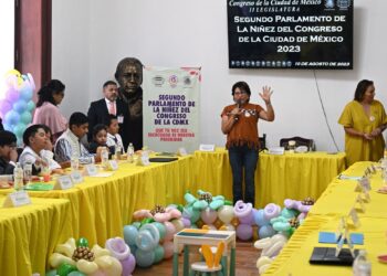 Martha Ávila asiste al Segundo Parlamento de la Niñez del Congreso CDMX