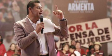 Armenta lleva la delantera para ser candidato de MORENA en Puebla