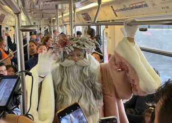 Santa Claus viaja en Metro
