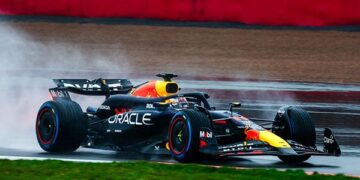 Checo y Max prueban el RB20