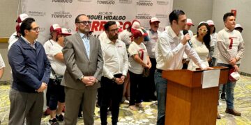 Panistas tiran la camiseta y se suman a campaña de Torruco, en MH