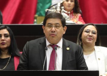 Panistas y priístas llevan corona para su propio funeral: José Carlos Acosta