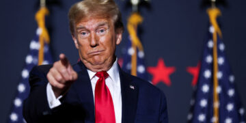 Preocupación por la caída del peso mexicano tras comentarios de Donald Trump