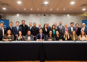 Diputados de Morena se reúnen con Colegio de Notarios