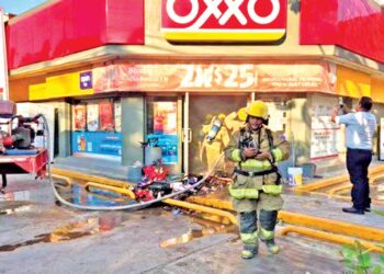 Jornada violenta en Tabasco: reportan vehículos quemados y motín en reclusorio.