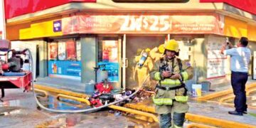 Jornada violenta en Tabasco: reportan vehículos quemados y motín en reclusorio.