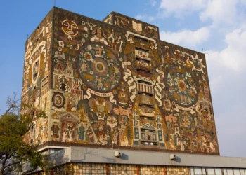 Fallo judicial impide a la UNAM revelar informe sobre la tesis de Esquivel