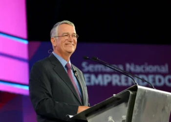 Ricardo Salinas Pliego ordena eliminar el «Lenguaje Woke» de sus pantallas