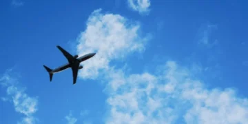 ¿Qué dijo Sheinbaum sobre el sobrevuelo del avión militar de EEUU por espacio mexicano?