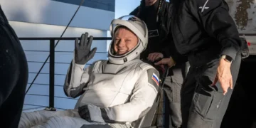 Astronautas varados en el espacio regresan a la Tierra tras 9 meses