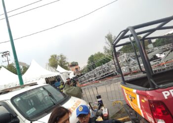 Se reporta la caída de la estructura de un escenario en la explanada de la alcaldía Gustavo A. Madero, en la CDMX.
