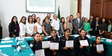Mujeres bomberas rompen estereotipos en la CDMX