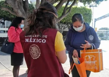 Chalecos guindas inundan la Ciudad