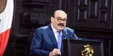 UIF: Aplausos políticos, pocas preguntas